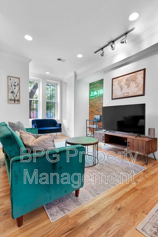 Photo - 1037 5th St NE Unit House