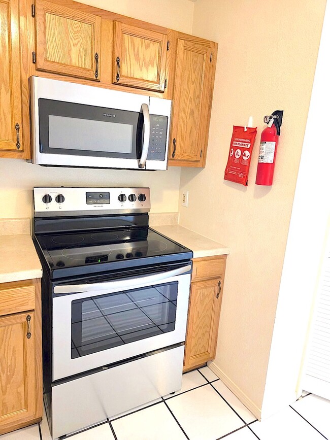 Photo - 129 Townsgate Plaza