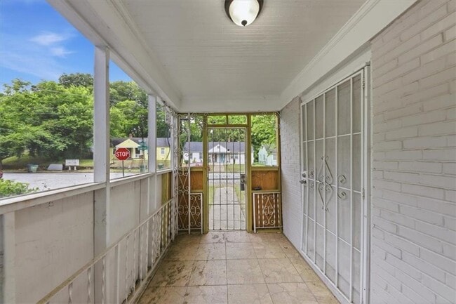 Photo - 154 Lawton St SW