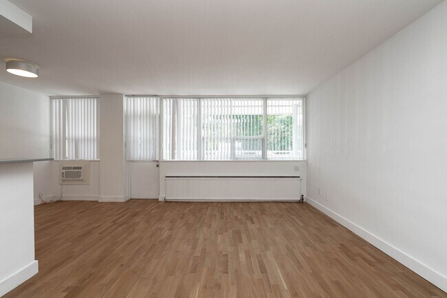 Photo - 551 Eglinton Ave E Unit 501