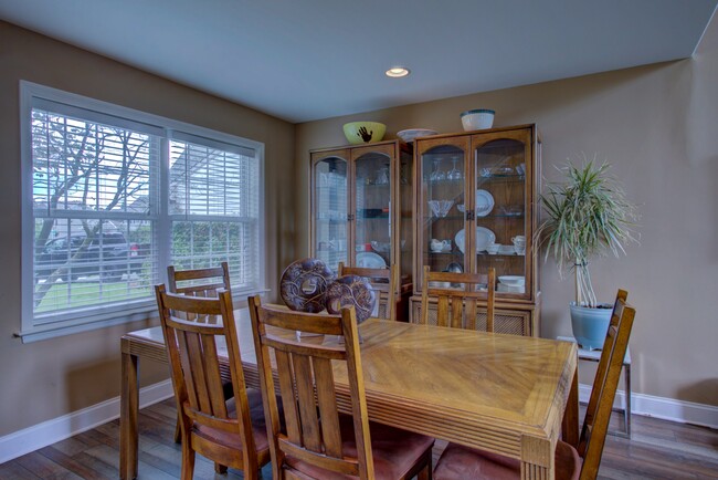 Photo - 326 Darlington Ct