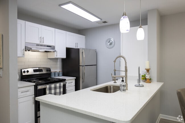 2 habitaciones, 2 baños, 1080 pies cuadrados, cocina - Wood Terrace
