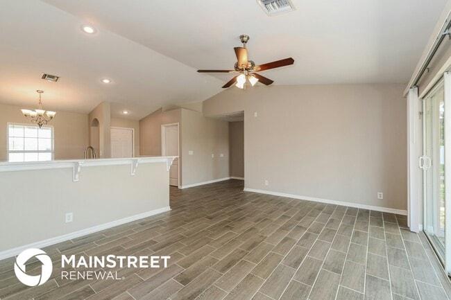 Photo - 631 NE 1st Pl