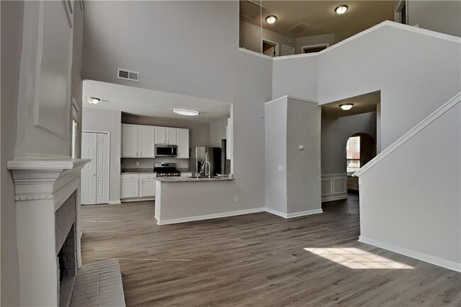 Photo - 1675 Huntcrest Park SW