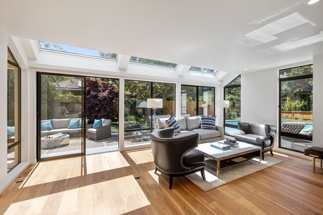 Building Photo - 4BR/2.5BA Stunning Spacious Tiburon Home! Pool! Pet Friendly!  PROGRESSIVE