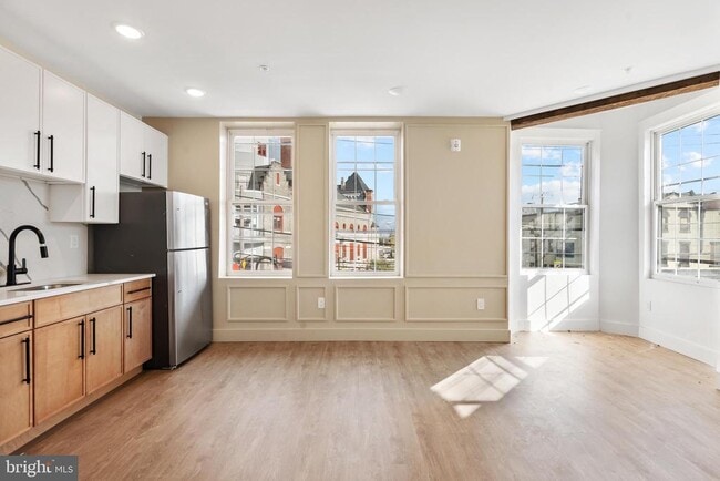 Photo - 900 N 41st St Unit 2ND FLOOR FRONT