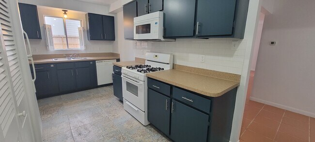 Kitchen - 1527 Johanna Dr Unit C