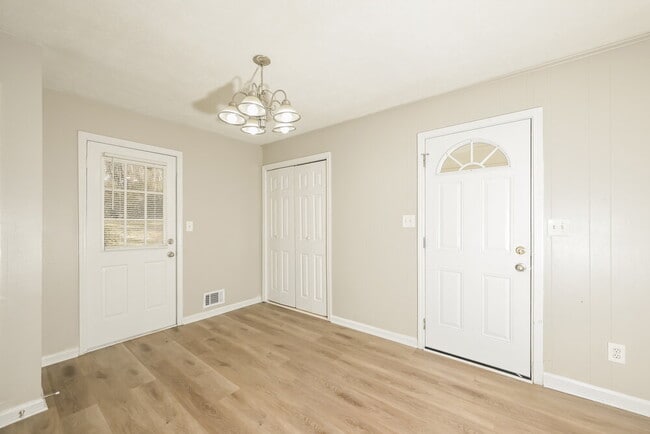 Photo - 6490 Executive Dr