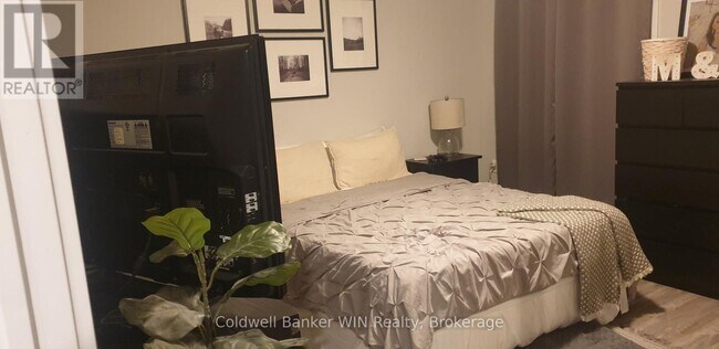 Photo - 540 Wallace Ave S