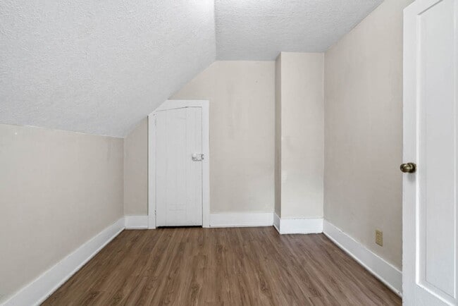 Photo - 904 1/2 Clay St - Cedar Falls