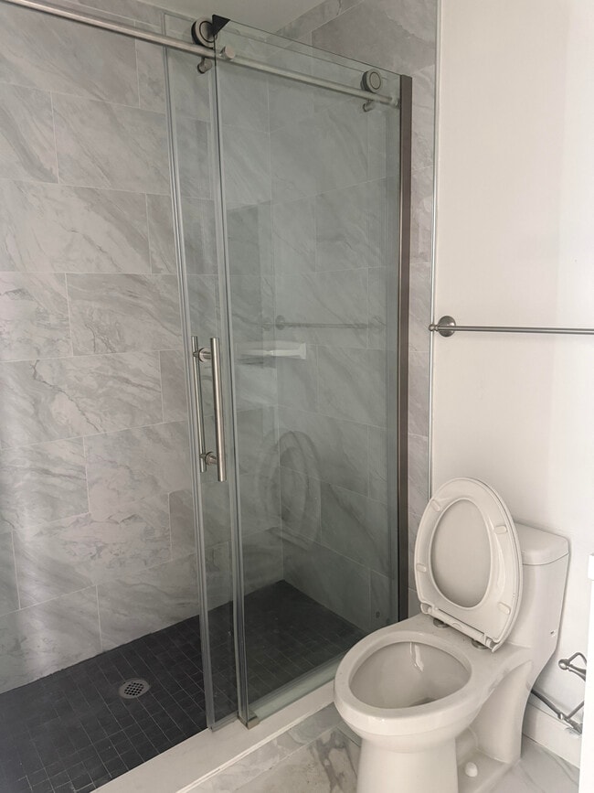 Bathroom 1 - 1077 Euclid Ave Unit 5