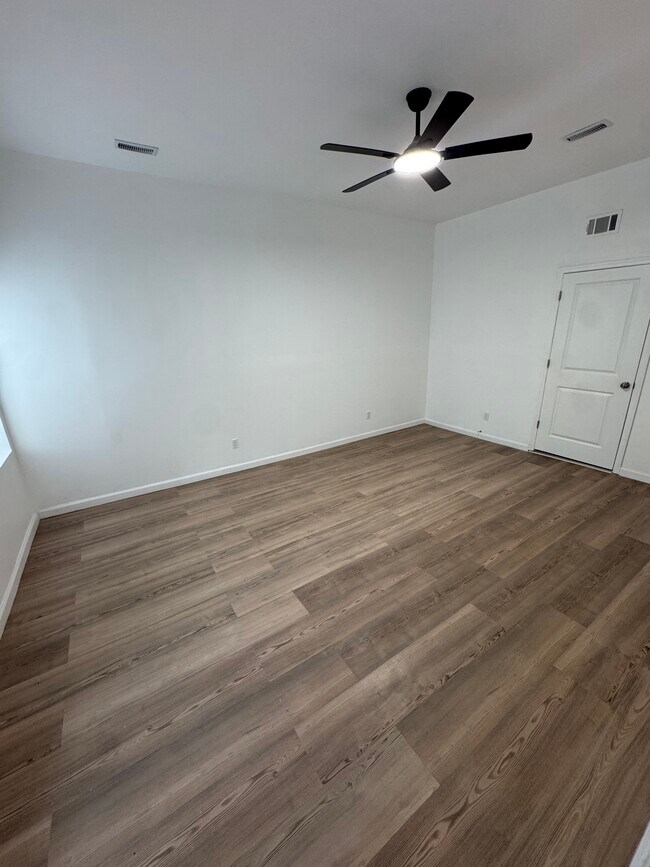 Photo - 839 S Jackson St Unit 2