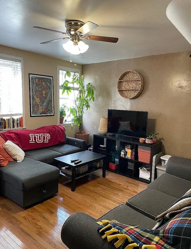 Photo - 2511 Larkins Wy