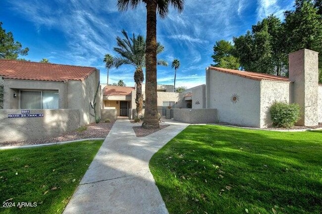 Building Photo - 7001 N Via Camello del Sur