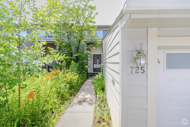 Building Photo - 725 Peninsula Ct Rental
