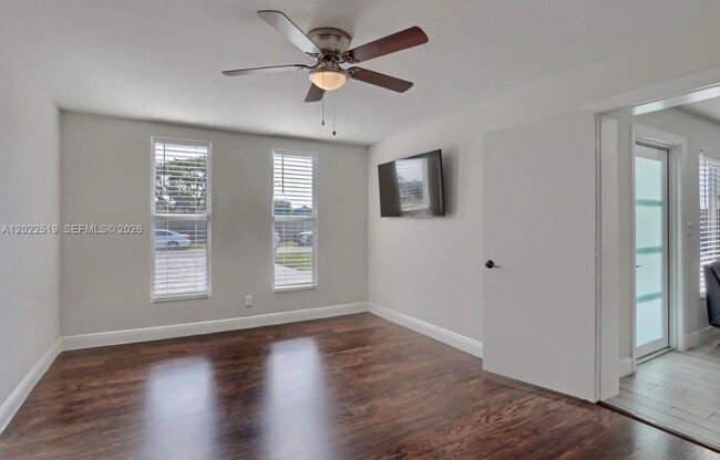 Photo - 876 Gardenia Dr
