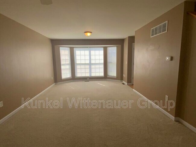 Photo - 2437 Larchmont Dr