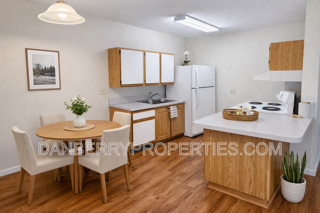 Photo - 1728 W Market St