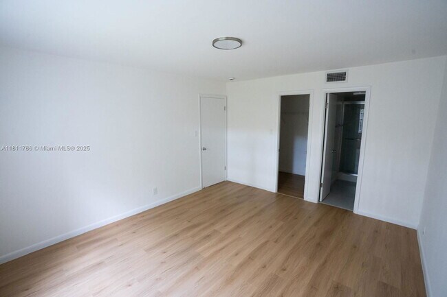 Photo - 136 S Cypress Rd Unidad 314A