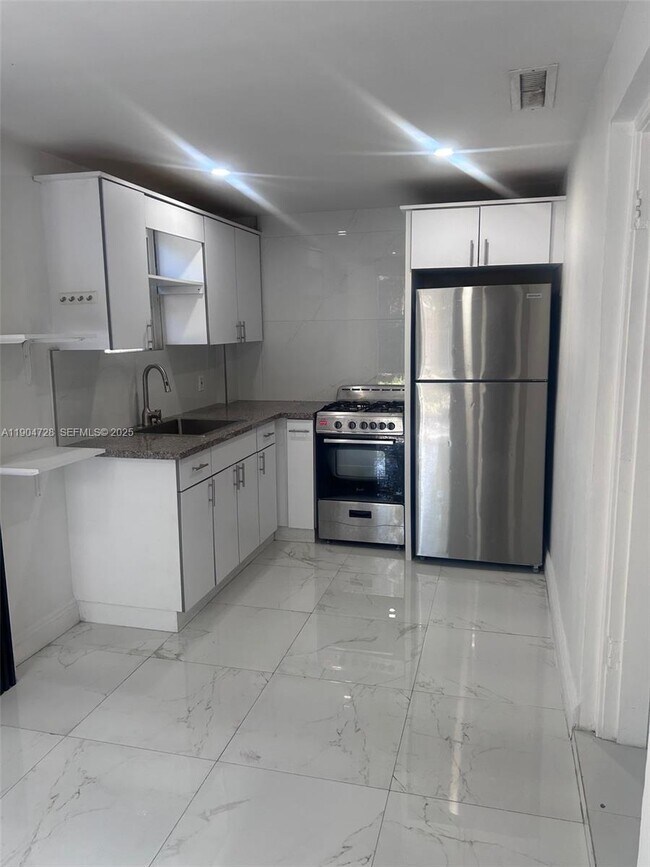 Photo - 1543 NE 144th St Unidad 1