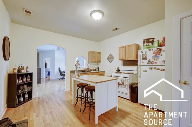 Photo - 882 N Marshfield Ave Unit 3F