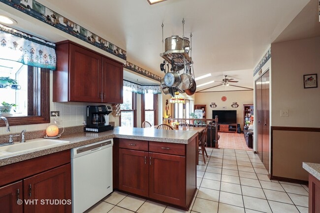 Photo - 1162 Sandhurst Dr