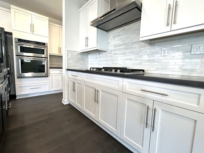 Photo - Spacious 3 Bdrm Detached Home Located Cent...
