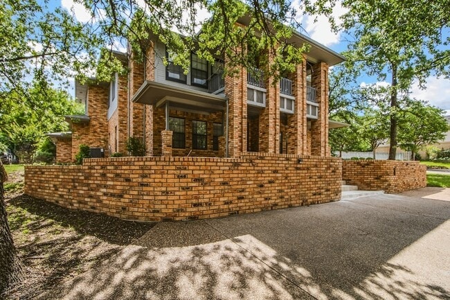 Building Photo - 102 Pebble Beach Dr