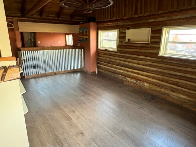 Photo - 3050 J Maddy Pky Unidad #5 Travelers Lounge