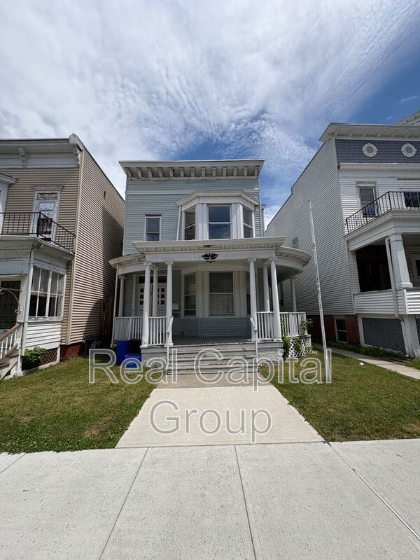 Building Photo - 130 5th Ave Unit Apt. 2R