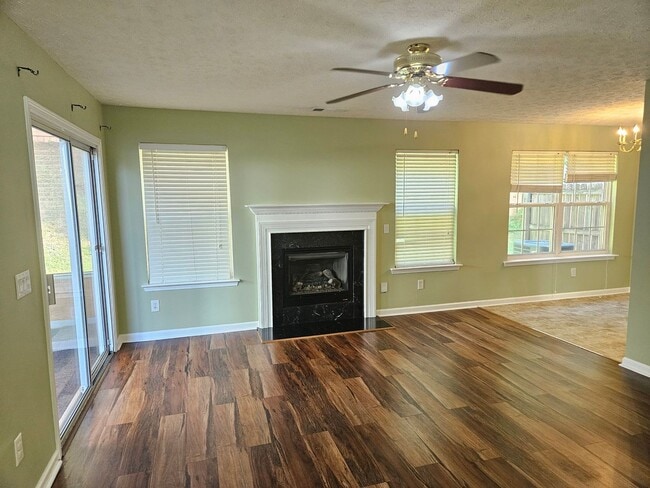 Photo - Rare 3 bed 2.5 located in the Etowah School District
