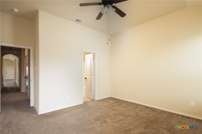 Building Photo - 514 Creekside Cir