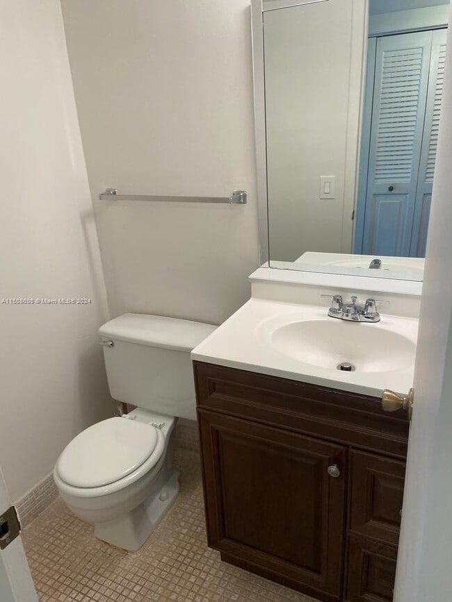 Photo - 398 Fanshaw J Unit #398