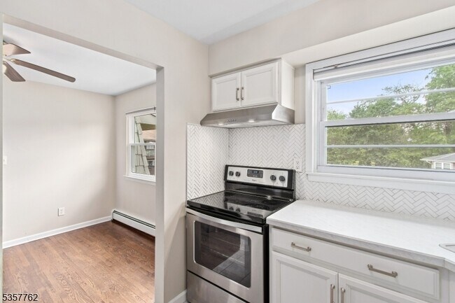 Den/Dining with Kitchen - 34 Deanna Dr Unit 96