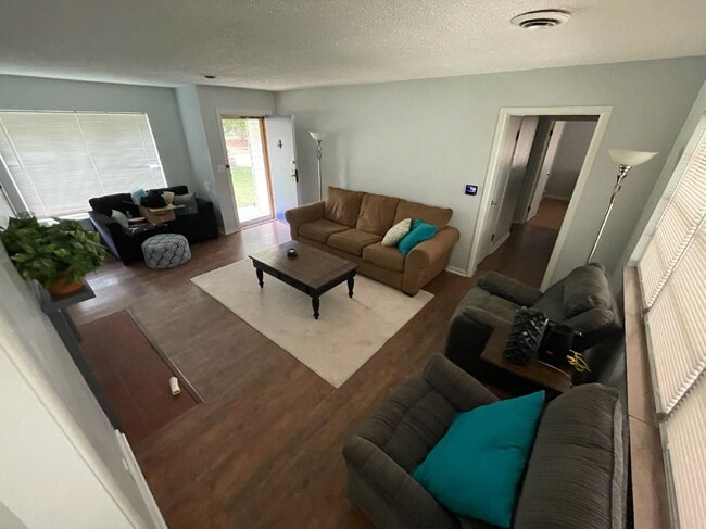 Photo - 2920 Highwoods Dr E