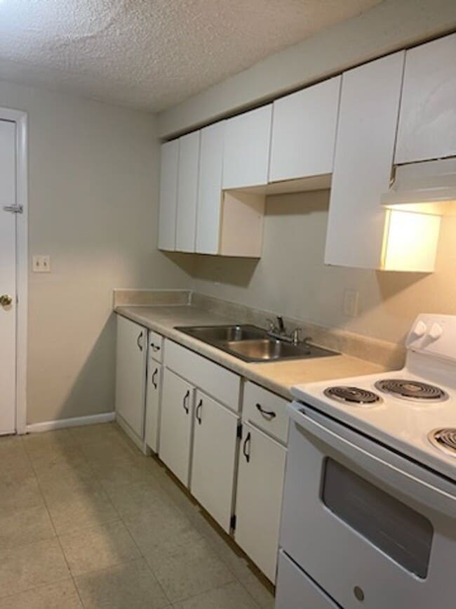 Photo - 2 Bedroom 1 Bath Duplex For Rent at 7068 C...