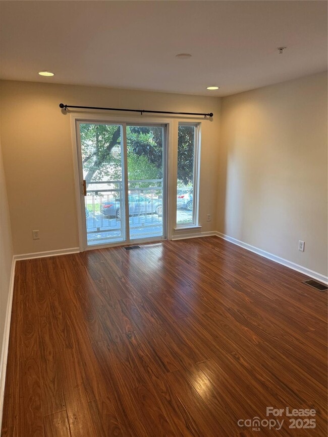 Photo - 620 Raphael Place