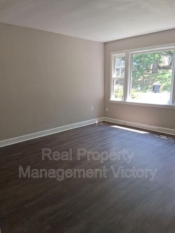 Photo - 1537 Bacon Ave