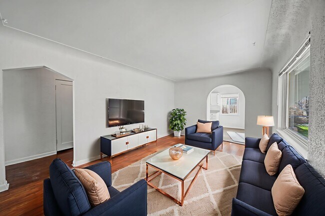 Photo - 1764 Oakland St