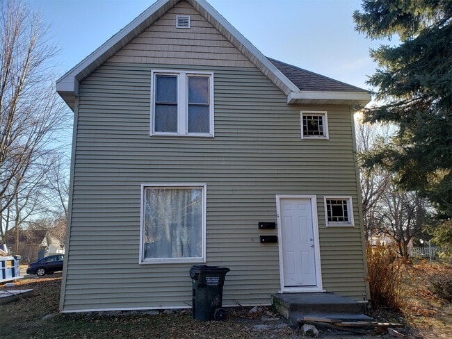 Building Photo - 320 Augusta Ave SE
