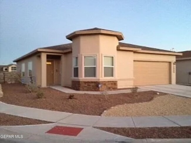 Building Photo - 5980 Redstone Rim Dr