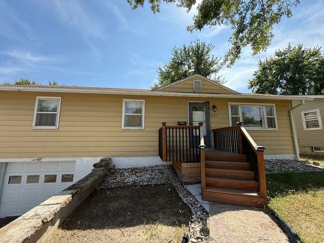 Building Photo - Charming Updated Home with Modern Kitchen ...