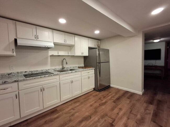 Photo - 4 Embroidery St