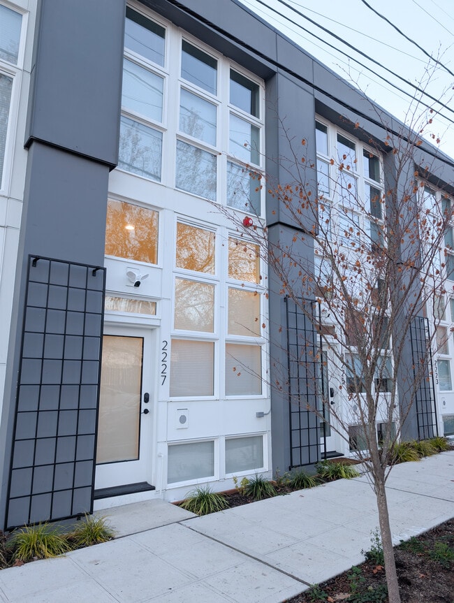 Building Photo - 2227 25th Ave S