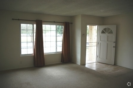 Building Photo - BEAUTIFUL 3 BDRM/2BATH ENCINO HOME