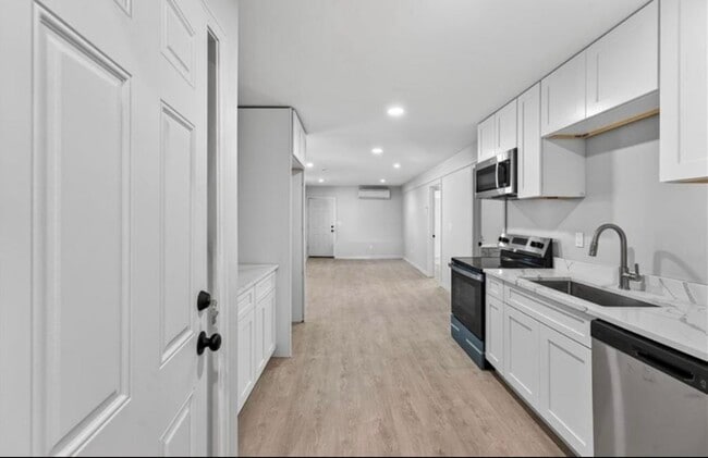 Building Photo - 165 Rounds Ave Unit #B