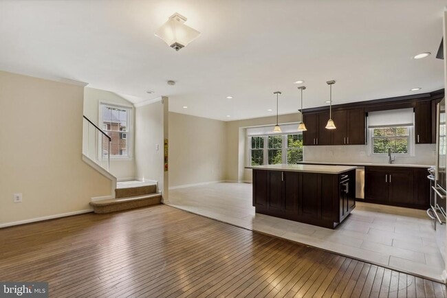 Photo - 7230 Taveshire Wy