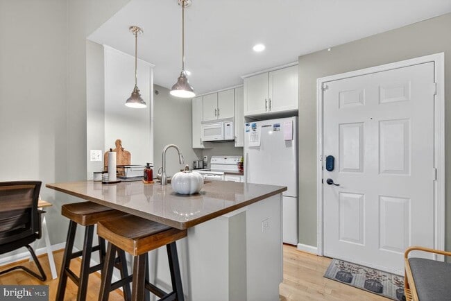 Photo - 3307 Wyndham Cir Unit 4165