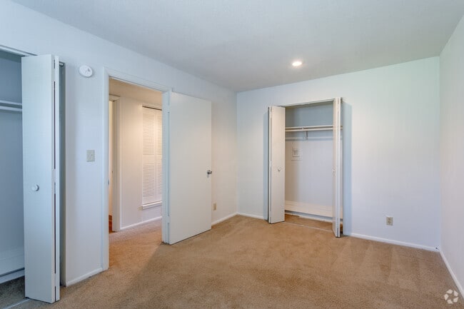 1BR, 1BA - 790 SF