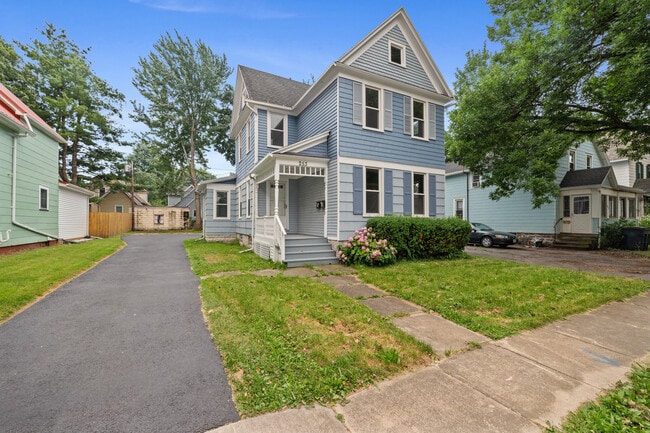 Photo - 253 Benton St
